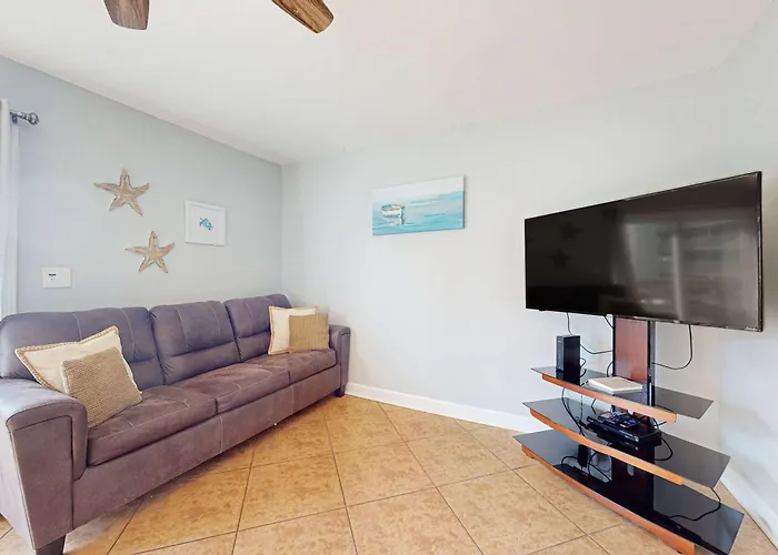 Right Across From The With A Balcony W&d Ac & Pool Access *