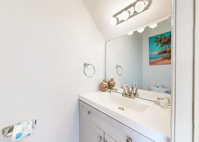 Right Across From The With A Balcony W&d Ac & Pool Access Holiday home *