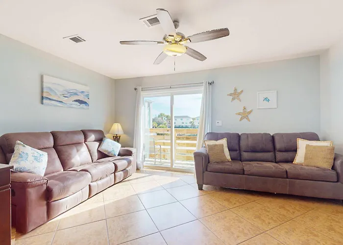 Right Across From The With A Balcony W&d Ac & Pool Access *
