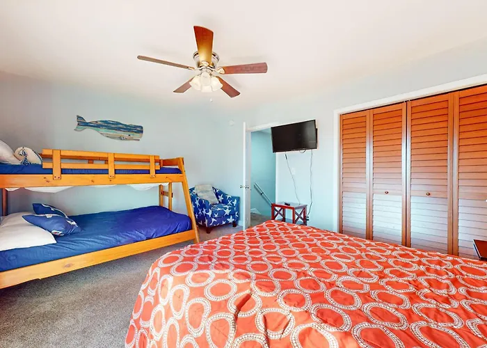 Holiday home Right Across From The With A Balcony W&d Ac & Pool Access