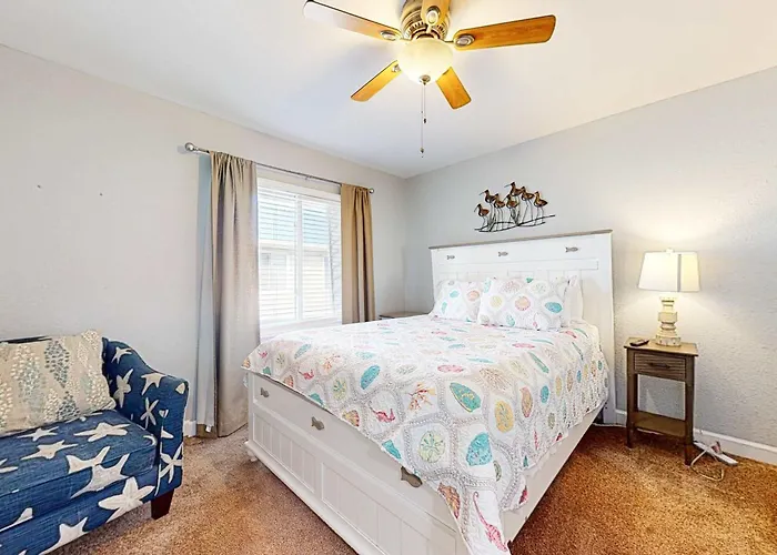 Holiday home Right Across From The With A Balcony W&d Ac & Pool Access *