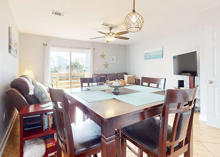 Right Across From The With A Balcony W&d Ac & Pool Access *