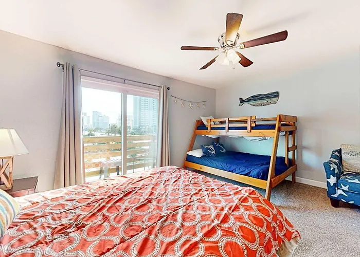 Right Across From The With A Balcony W&d Ac & Pool Access *