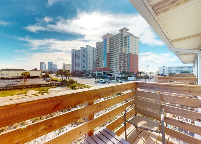 Right Across From The With A Balcony W&d Ac & Pool Access Holiday home