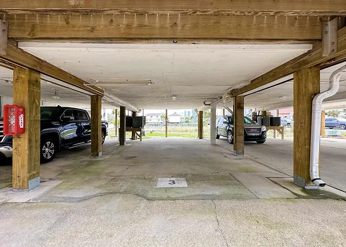 Right Across From The With A Balcony W&d Ac & Pool Access Holiday home