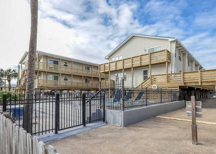 Holiday home Right Across From The With A Balcony W&d Ac & Pool Access *
